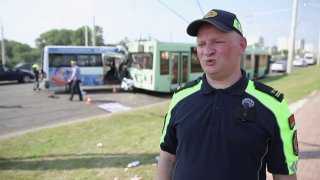 اصطدام حافلة صغيرة بترامواي في جادة دزيرجينسكي