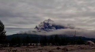 Klyuchevskoy volcano erupts on Kamchatka, ash plume reaches 10.5 km