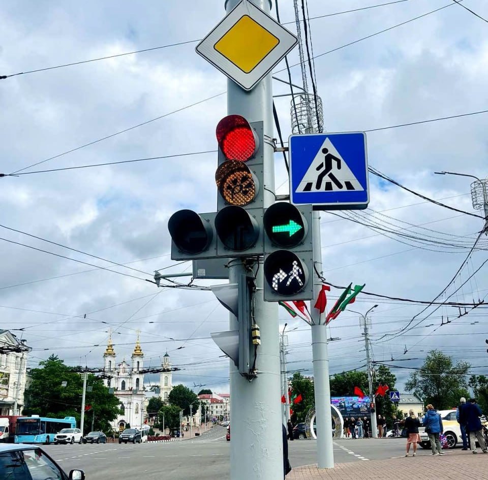 В Витебске появились светофоры с васильками к «Славянскому базару»