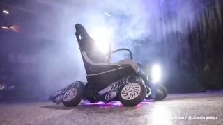 Un jeune ingénieur crée un fauteuil roulant robotisé pour son père