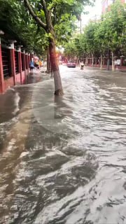 Shanghai sotto la pioggia dopo il caldo