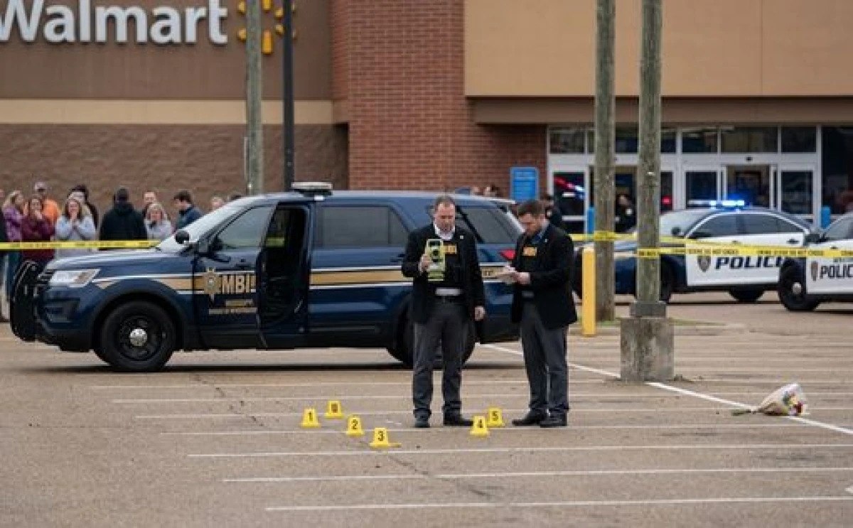 US Police Officer Shoots Baby in Car at Walmart Parking Lot