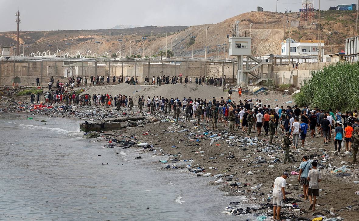 At least 24 migrants died trying to reach Spanish Ceuta, EFE reports