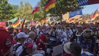 In Germania protesti per le dimissioni del governo Merz