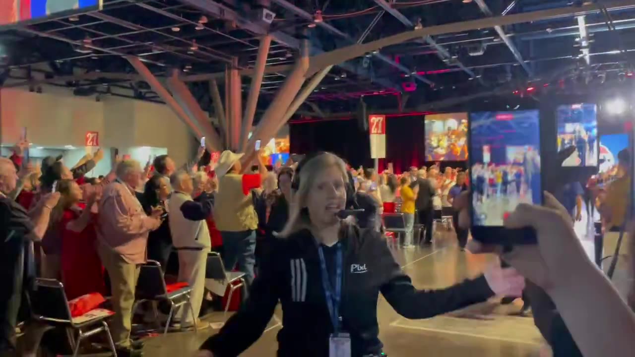Texas GOP brings live elephant to convention, it urinates on floor during event