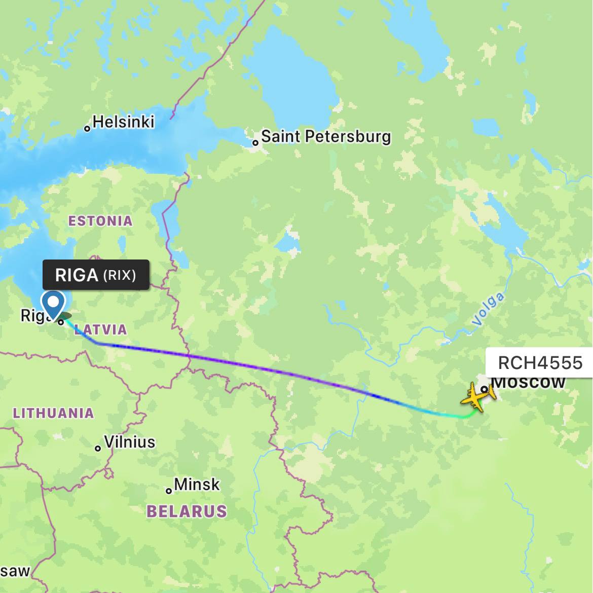 Avión militar de EE.UU. aterriza en el aeropuerto de Vnukovo