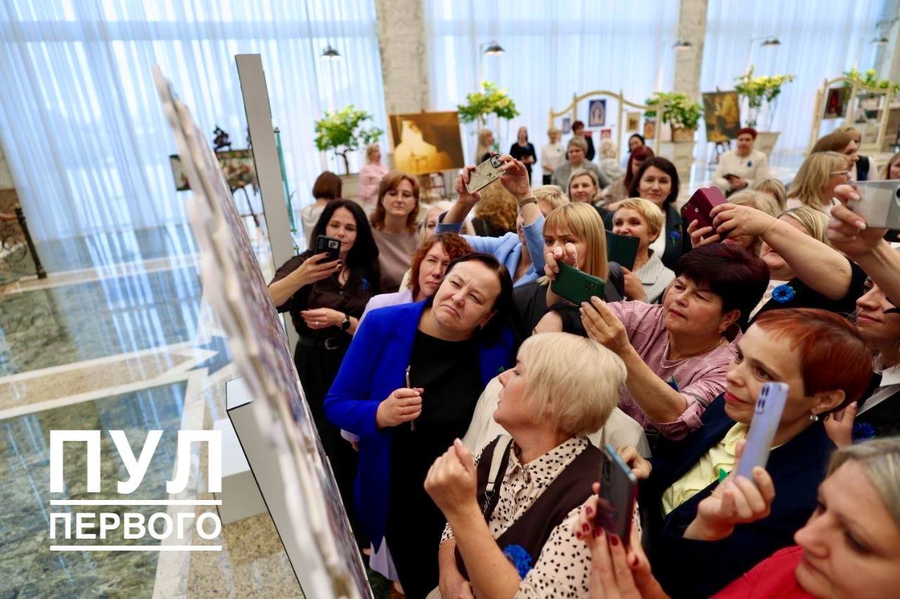 Art Object at Independence Palace Draws Special Attention
