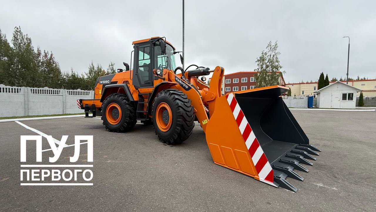 President gifted full-size and miniature AMKODOR loader