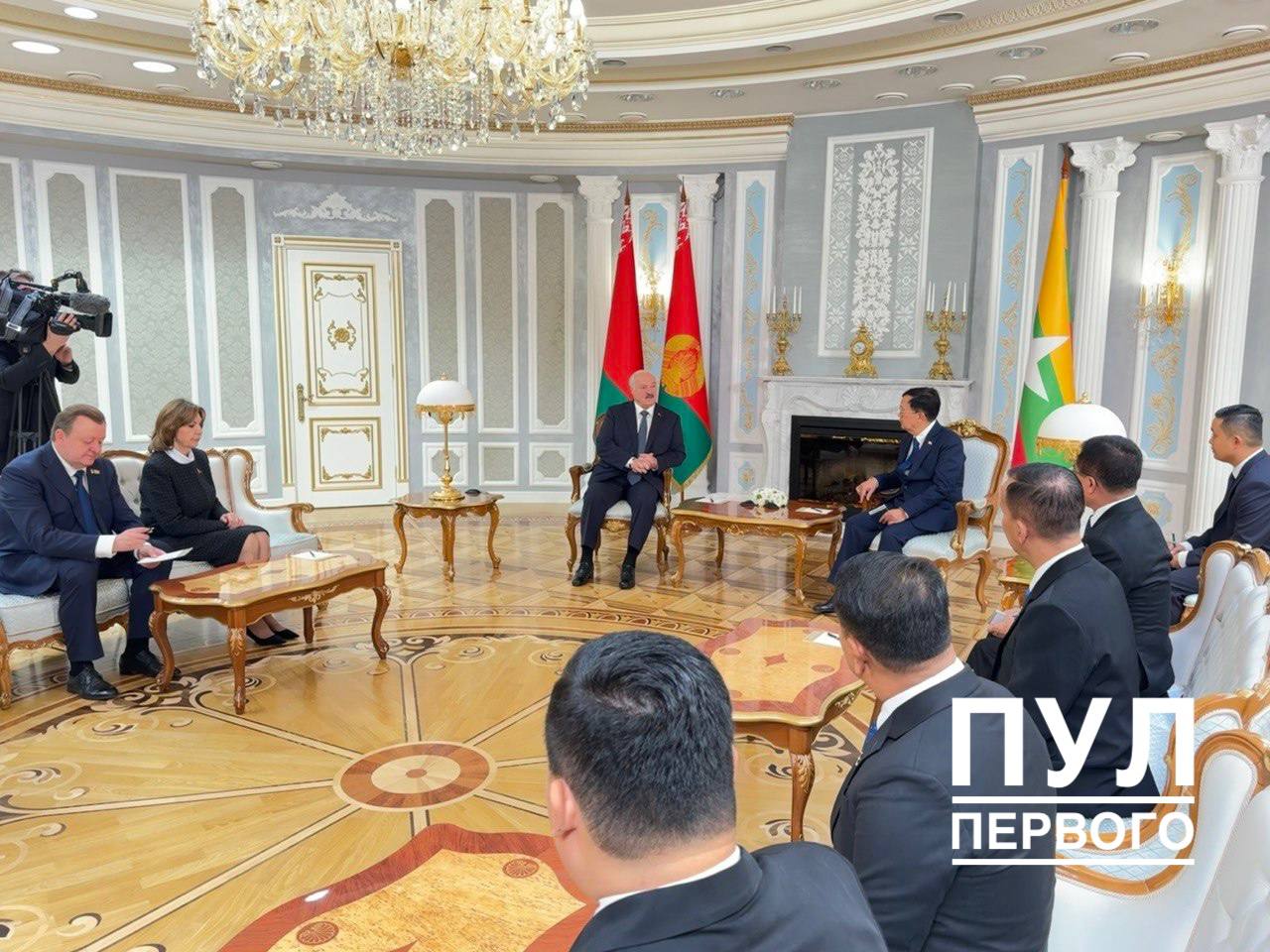 Lukashenko: Parliamentarians should be a real support for leadership