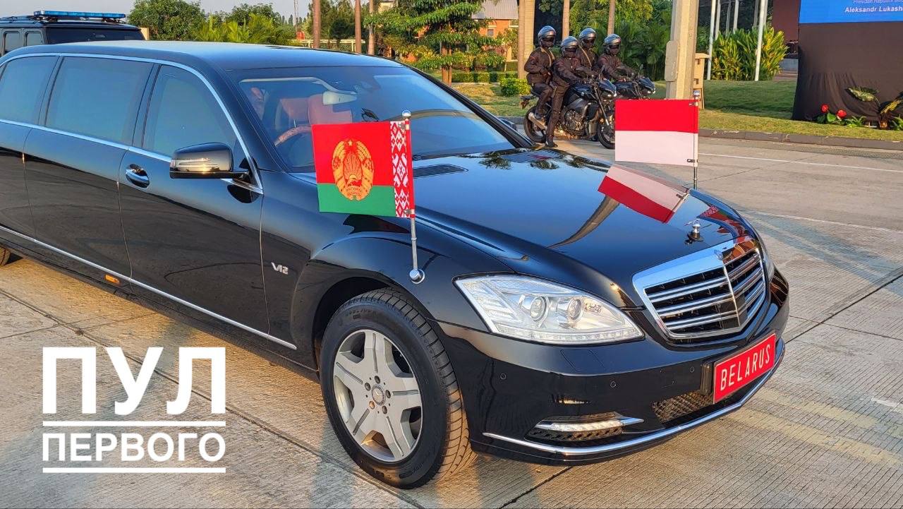 Presidential limousine for First's visit to Indonesia with symbolic license plate - BELARUS