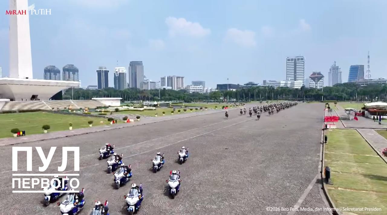 First's motorcade in Jakarta escorted by 17 motorcycle riders and 120 horsemen