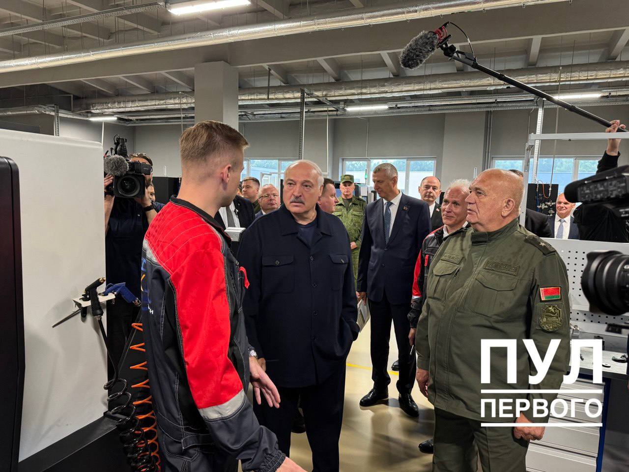 President visits workshop, discusses domestic weapons production