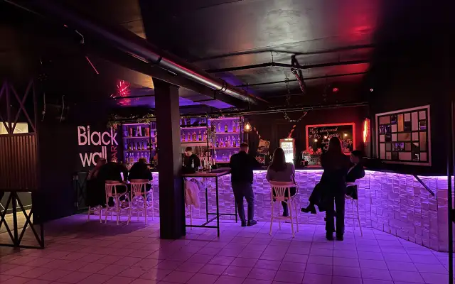 Black Wall Bar