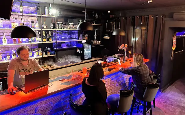 Drink-N-Roll Bar