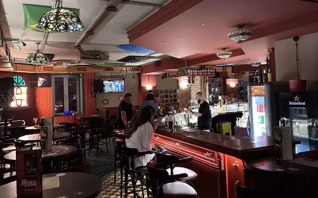 Harat's Irish Pub