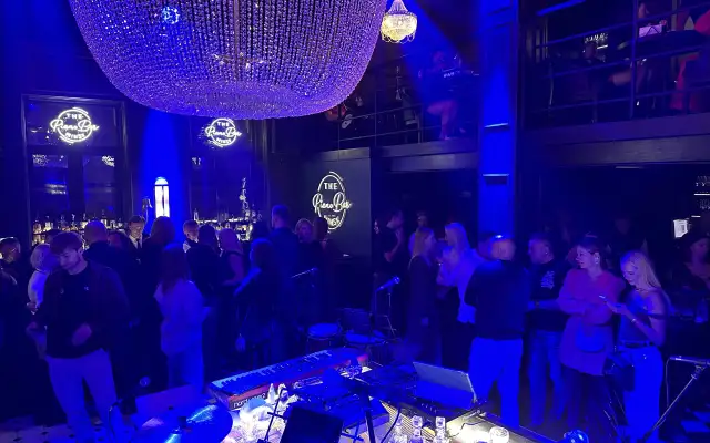 Piano Bar