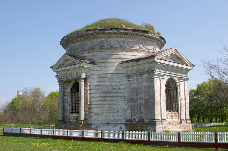 Skirmunt Estate & Chapel in Molodovo
